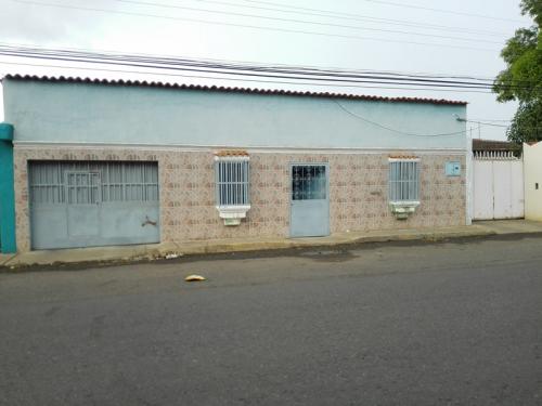 EN VENTA CASA AVENIDA PROLONGACION MANAURE