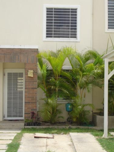 VENDO HERMOSA CASA REMODELADA ACABADOS DE PRIMERA EN CABUDARE