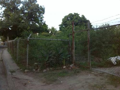 en venta terreno en pleno centro de yagua 