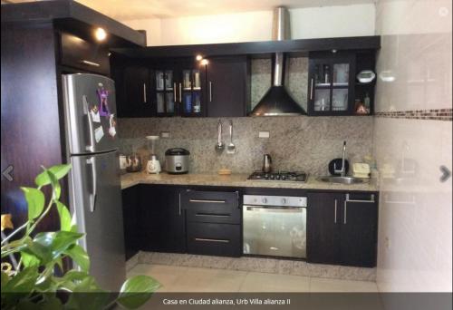 EN VENTA HERMOSA CASA EN LA URB VILLA ALIANZA II guacara