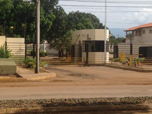 Se Vende Casa en Exclusivo Conj.Res.PUERTA DEL SOL