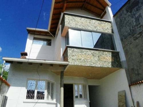 Casa en Barrio Sucre + 2 Aptos