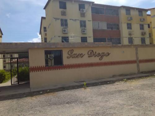 SKY GROUP Vende Hermoso Apartamento en Res. San Diego VALERA