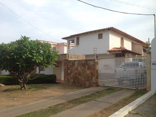 SE VENDE CASA EN LOS ORUMOS