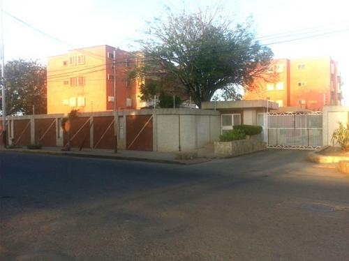 SE VENDE APARTAMENTO AV. LOS ORUMOS