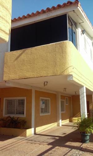 SE VENDE ESPECTACULAR TOWN HOUSE PARA ESTRENAR