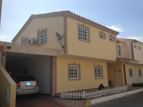 SE VENDE CASA CONJ. RES. PRIVADO VILLA BARILE