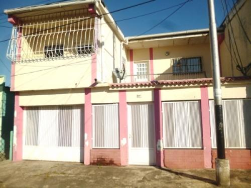 Venta de Casa  Plantas con galpón en Santa Rosa de Maracay