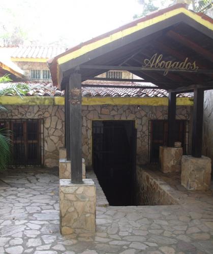 SE VENDE CASA COMERCIAL Y OFICINA