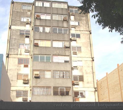 SE VENDE OFICINA EN EL CENTRO PROFESIONAL BARQUISIMETO