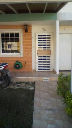 Hermoso townhouse en la urb calicanto