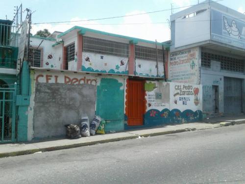 VENTA DE EDIFICIO MEDIANO DE USO COMERCIAL