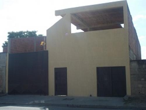 Casa con local comercial proyecto 360 mts2 Sector la Guacamaya 