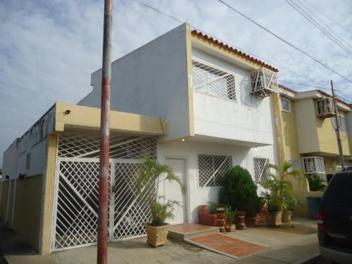 SuEspacio Bienes Raíces, C.A. Vende Town House en Ciudad Ojeda - Calle Piar
