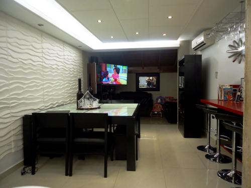 SE  VENDE CASA (Town House) en Urb Manantial, San Diego