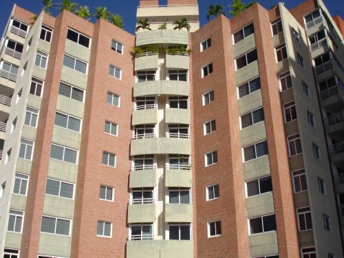 SE VENDE APARTAMENTO TOTALMENTE REMODELADO CERCA AL C.C RIO LAMA