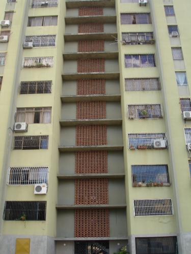 VENDO BELLO APARTAMENTO REMODELADO RES MARIELA