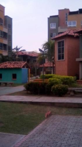 Vendo apto en san diego RSD paso real 2h/2b/1p,70m2 cocina empotrada clost, precio 15 000.       Tlf 04140414742