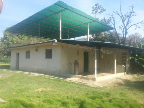 Vendo Excelente casaMini finca por Motivo de Viaje.