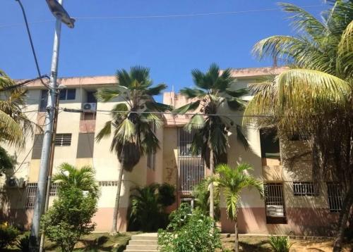 VENDO APTO. EN URB. LUISA CACERES DE ARISMENDI, PORLAMAR, ESTADO NUEVA ESPARTA