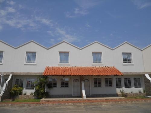 SuEspacio Bienes Raíces, C.A Alquila Town House en Ciudad Ojeda