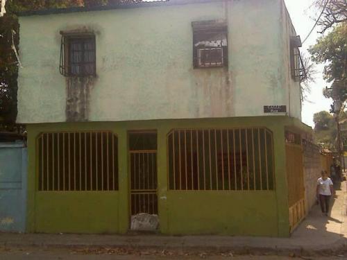 ALQUILO CASA EN RICARDO URRIERA 4