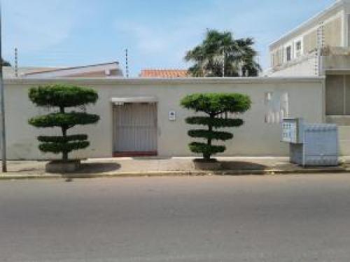MANUEL DEPABLOS TE VENDE AMPLIA CASA EN MARACAIBO MLS184653