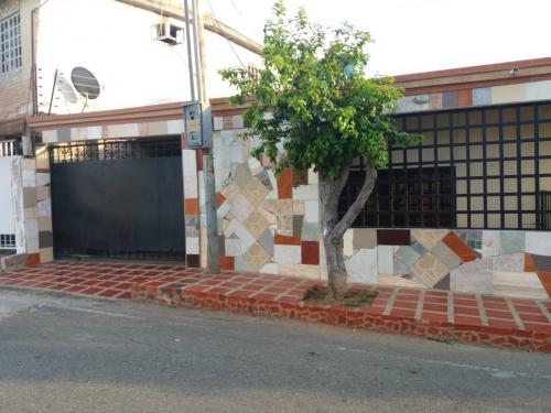 VENDO CASA DE OPORTUNIDAD EN MARACAIBO