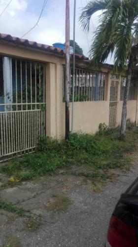 Vendo Casa con Piscina en Rio Chico, Higuerote