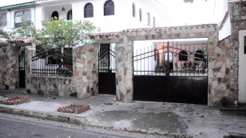 AMPLIA CASA DE 246M2 EN URB. EL MORRO I, SAN DIEGO