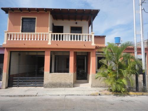 Amplia y Cómoda Casa de Esquina 200 mt2 en Buenaventura