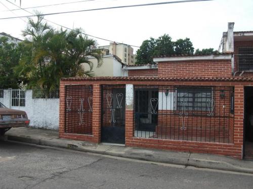 ESPACIOSA CASA DE 187M2, URB. AGUA BLANCA, VALENCIA