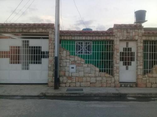 SKY GROUP Vende acogedora casa en Urb. Araguaney I Palo Negro 