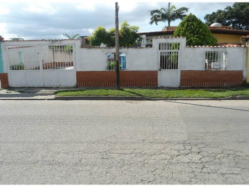 Acogedora y conservada casa en Parque Valencia