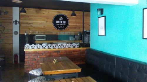 MANUEL DEPABLOS TE VENDE LOCAL CON NEGOCIO DE COMIDA BISTRO AMOBLADO MLS182050