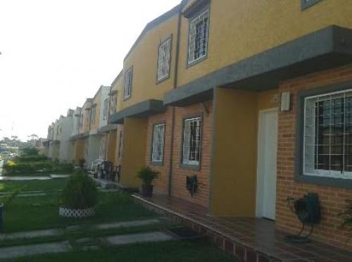 Hermoso Town House 167 m2 en Altamira, Urb. Calicanto