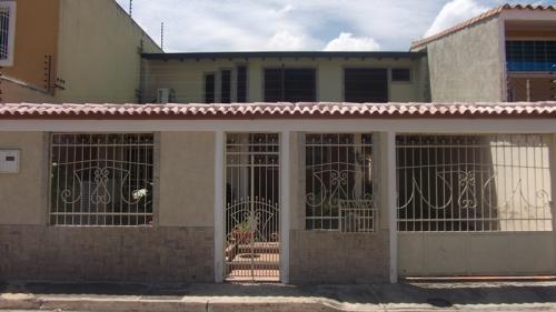 SKY GROUP Vende hermosa Casa de dos plantas en Urb Villa Ingenio I, La Morita I