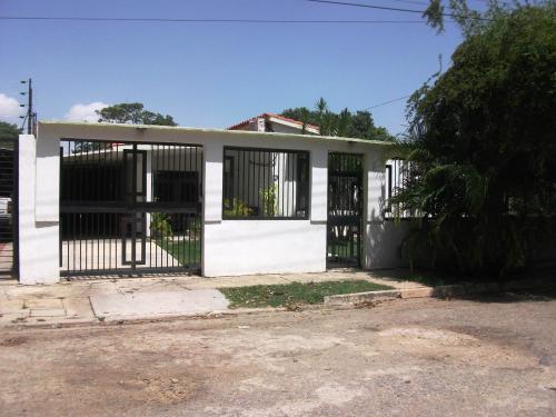 AMPLIA Y ACOGEDORA CASA DE 280M2, CIUDAD ALIANZA, GUACARA