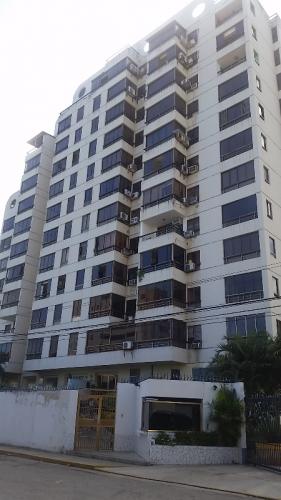 SKY GROUP Vende lindo  Apartamento en Urb Punta de Brisa- Macuto 