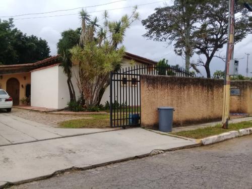 Espaciosa Casa 400 mt2 en Colinas de Guataparo