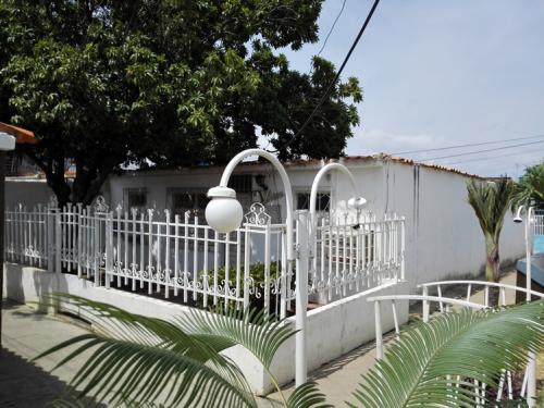 CASA EN URBANIZACIÓN INDEPENDENCIA 