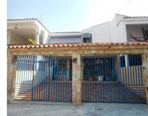 CASA DE 106M2 EN VENTA, LA ESMERALDA, SAN DIEGO