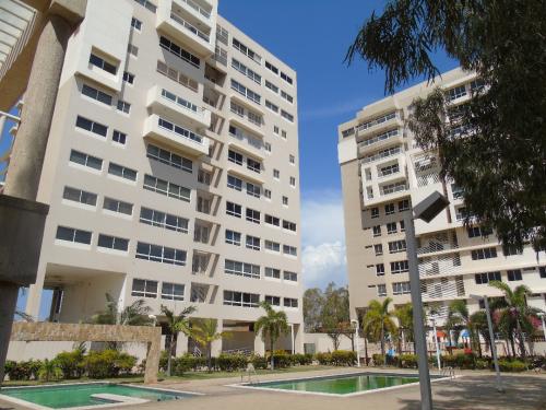 APARTAMENTO EN VENTA EN EL MILAGRO PLAZA CAMPOS VISTA AL LAGO JUN2718