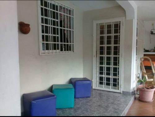 REALTOR GROUP VENDE AMPLIA CASA EN URBANIZACIÓN LA ESMERALDA PRECIO OPORTUNIDAD