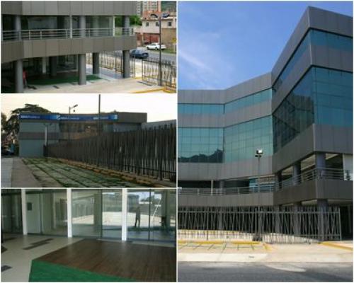 REALTOR GROUP VENDE  OFICINAS  Y LOCALES A ESTRENAR EN  IMPONENTE  CENTRO COMERCIAL JARDIN MAÑONGO