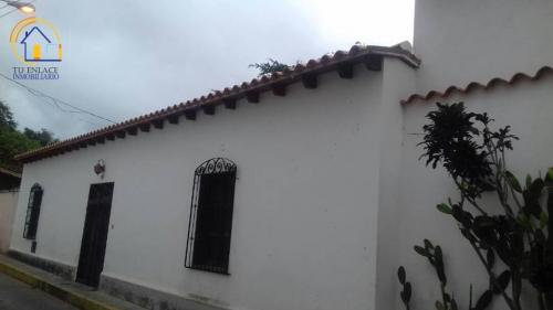 TEI, VENDE CASA COLONIAL EN LA ASUNCIÓN