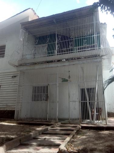 VENDO CASA EN VISTA ALEGRE, TIENE PATENTE PARA COMERCIO