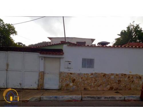 TEI, VENDE CASA EN URB. MARÍA AUXILIADORA