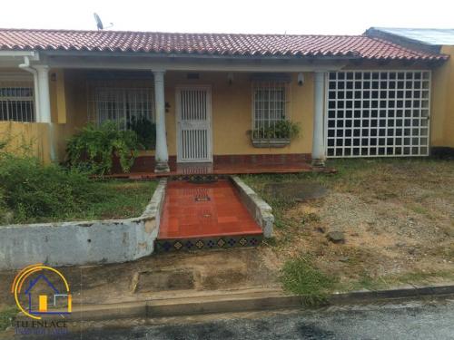TEI, VENDE CASA EN LA URB. VILLA COLONIAL