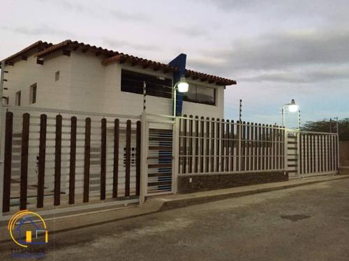 TEI, VENDE TOWN HOUSE EN MUNDO NUEVO